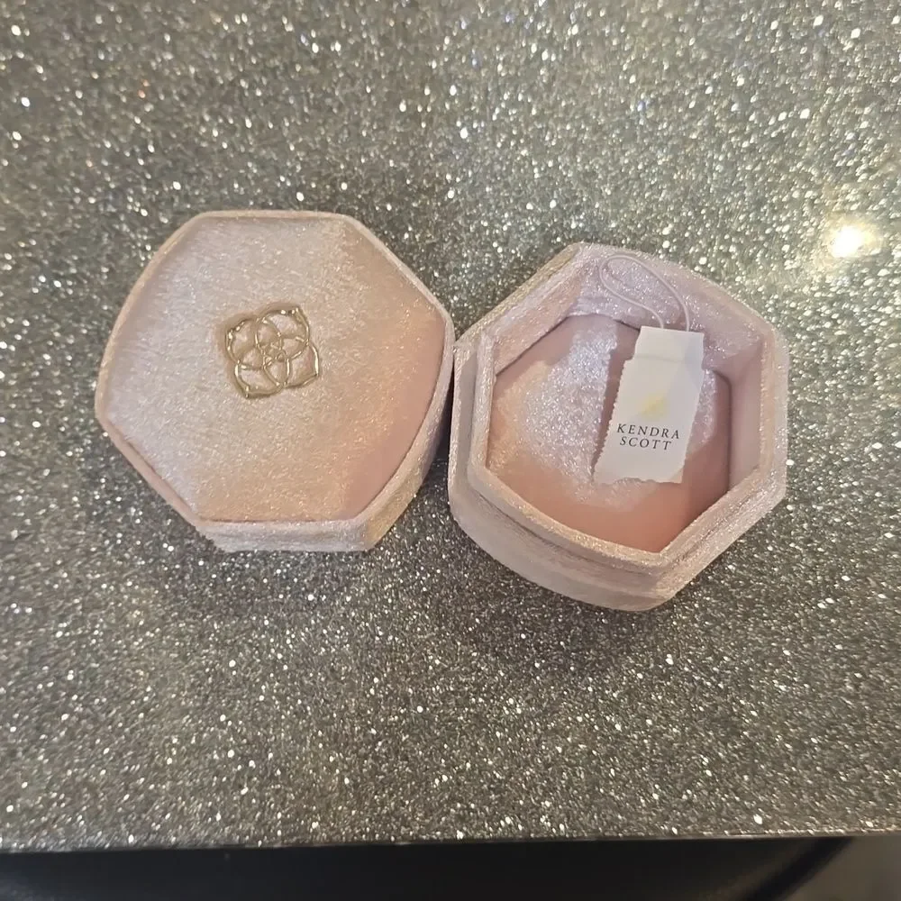 Kendra‎ Scott Davis Velvet Box- Blush